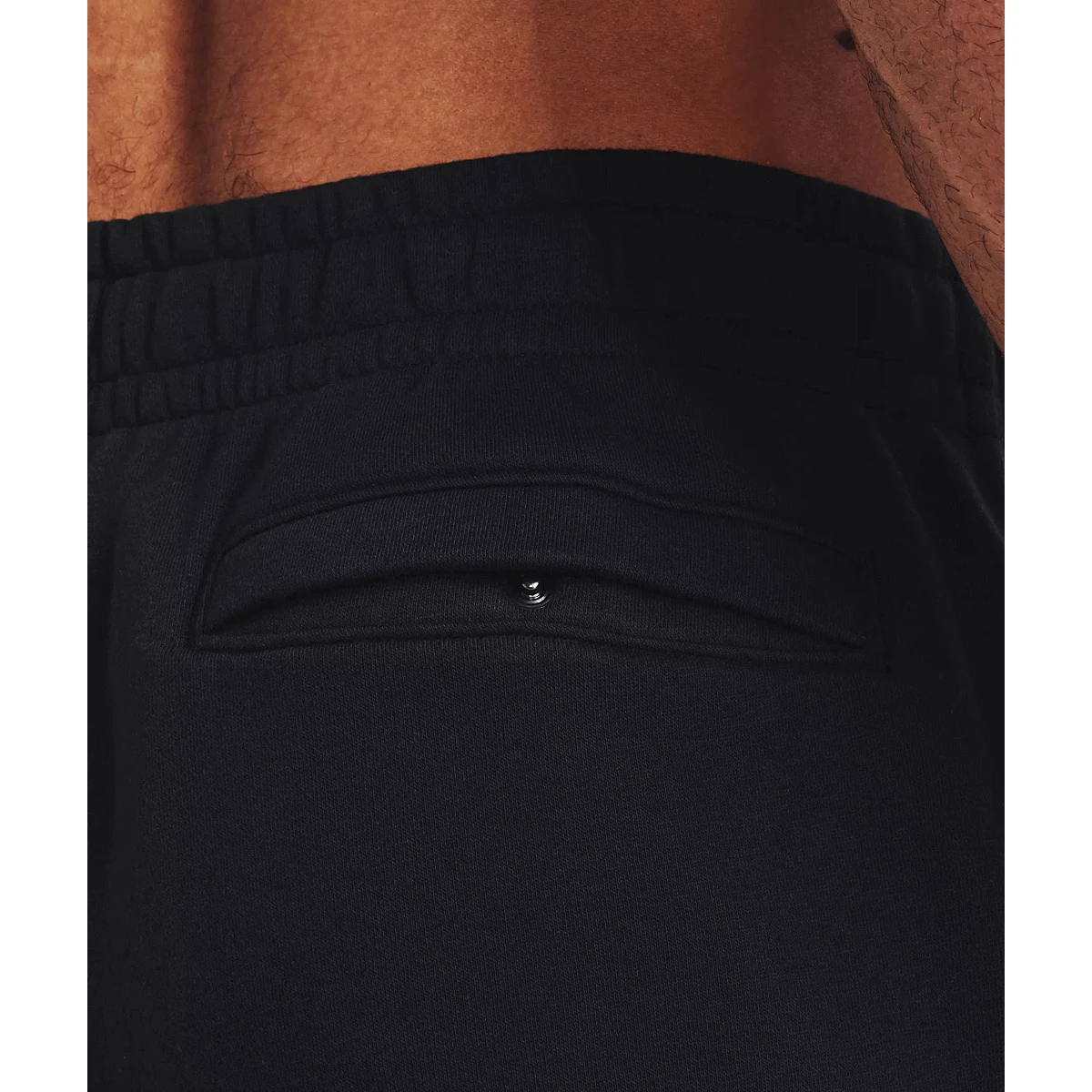 PANTALON UNDER ARMOUR ESSENTIAL FLEECE 4 PANTALON UNDER ARMOUR ESSENTIAL FLEECE – Image 4