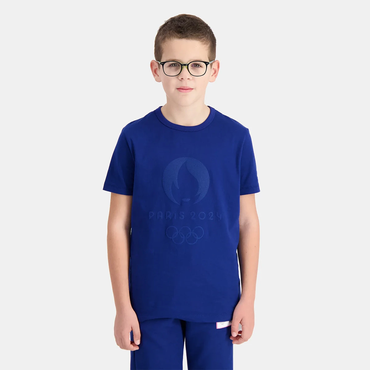 T-SHIRT LE COQ SPORTIF JUNIOR PARIS 2024 GRAPHIQUE 4 T-SHIRT LE COQ SPORTIF JUNIOR PARIS 2024 GRAPHIQUE – Image 4